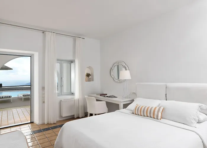 Hotel Lilium Santorini 5*