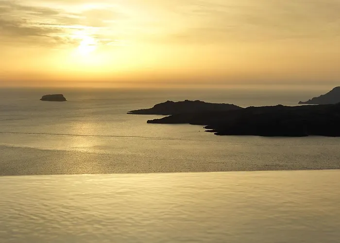 Lilium Santorini Hotel