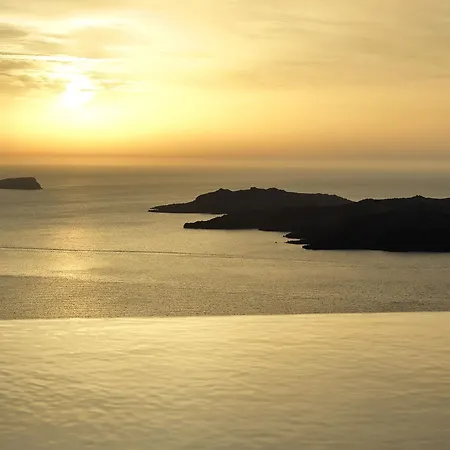 Lilium Santorini Hotel