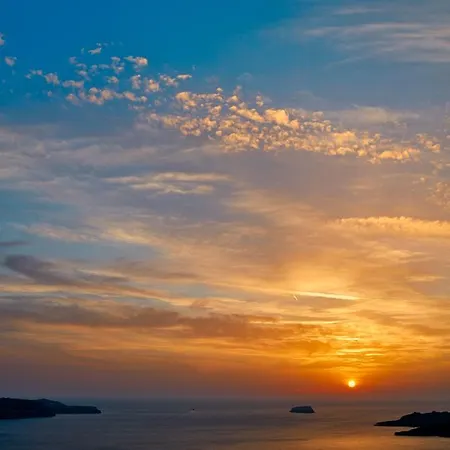 Lilium Santorini Hotel 5*