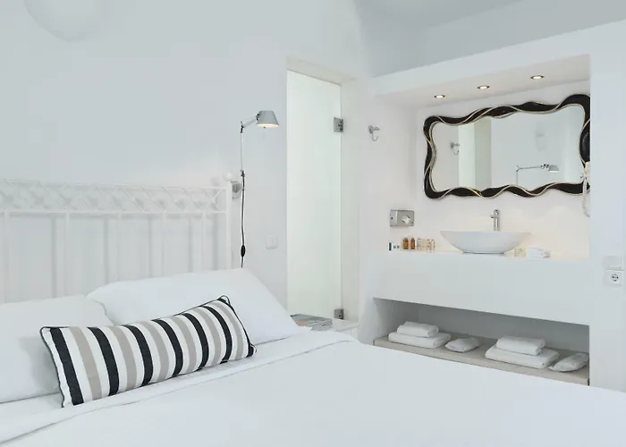 Lilium Santorini Hotel 5*