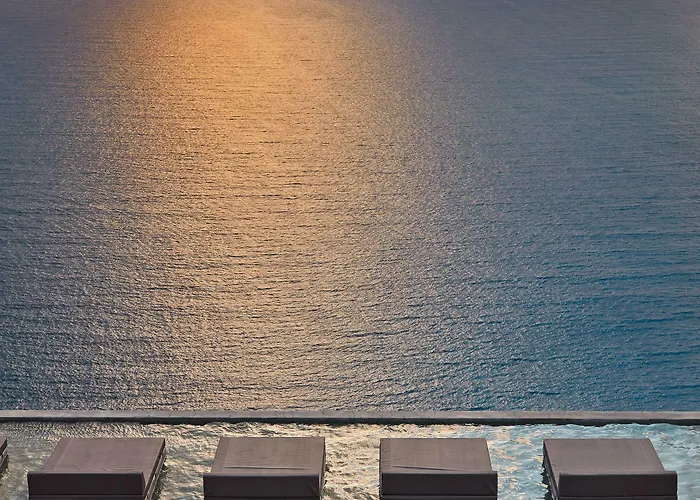 Hotel Lilium Santorini 5*