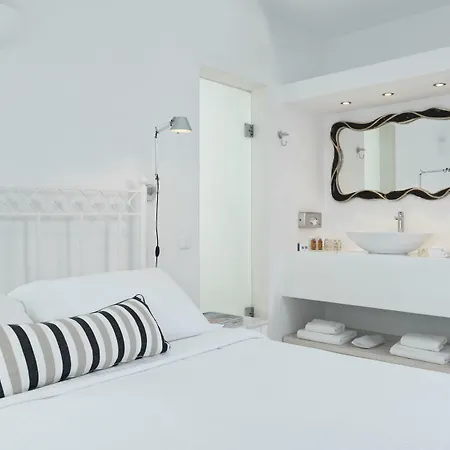 Lilium Santorini Hotel 5*