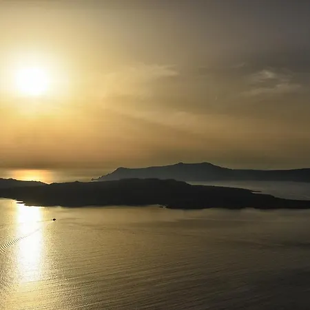 ホテル Lilium Santorini サントリーニ