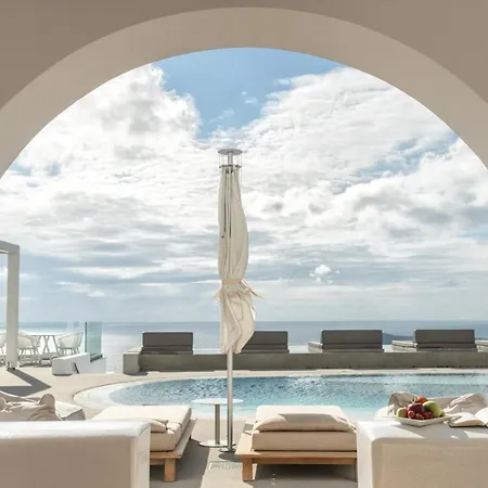 Lilium Santorini Hotel Firá